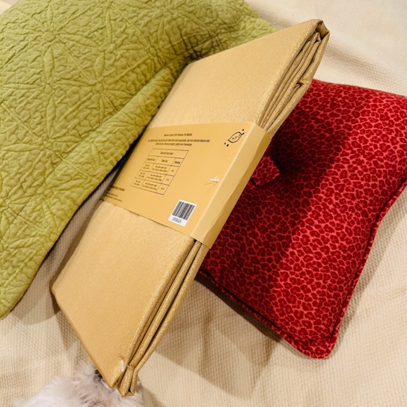 N8-NEW Robert Stanley Gold Shimmer Tablecloth-60" x 120" - Picture 3 of 7